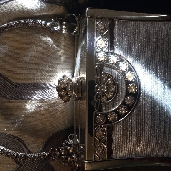Gorgeous silver evening purse - Picture 5 of 6